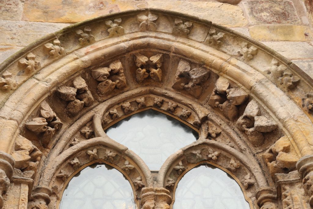 Rosslyn Chapel – Berühmt aus Dan Browns „Da Vinci Code“